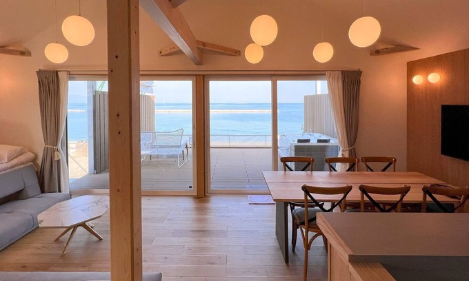 Sanuki House | Seaside villa for rent with jacuzzi overlooking th/Sanuki Kagawa