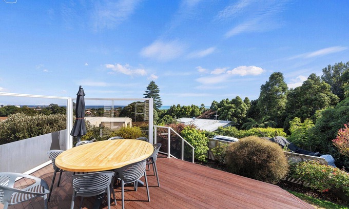 New Plymouth House | Seaside Weekender - New Plymouth Holiday Home