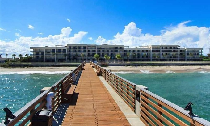 Central Beach Condo | SEASON 2026 AVAILABLE Renovated Beachfront Condo-Heart of Vero! Oceanfront pier