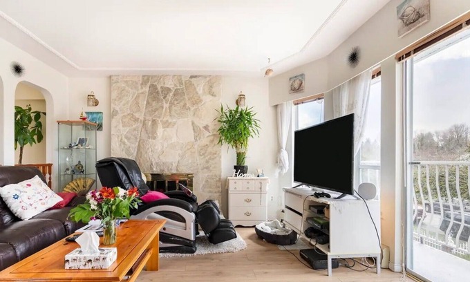 Riley Park-Little Mountain House | Season’s Touch-Spacious 4br/2ba/5beds/QE Park/Hillcrest Centre/Main/downtown