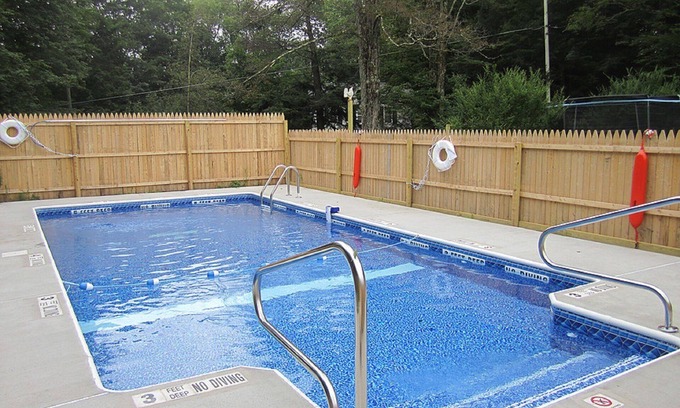White Lake Cottage | Seasonal Cottages Colony With Outdoor Swimming Pool