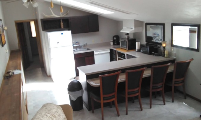 Corvallis Cabin | Seasonal "Creekside Cabin" 6 mi N of OSU, County Approved legal :-)