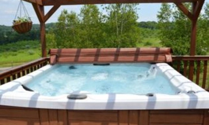 Saylorsburg Apartment | SEASONAL RENTAL.Cozy 3/2 Cabin w/Hot TubnClose to Blue Mountain and Camelback