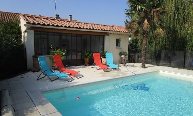 Vedene House | seasonal rental of a house with garden and pool
