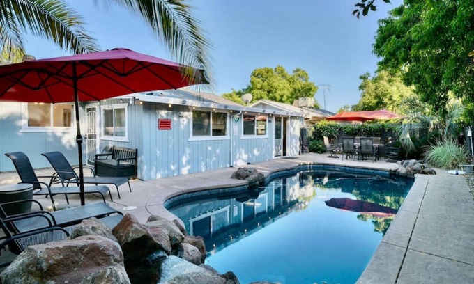 Loomis House | Seasonal Solar-Heated Pool - King and Queen Beds