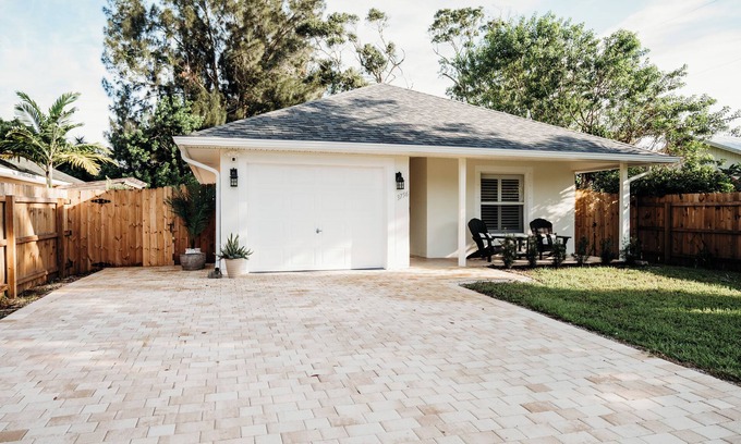 Vero Beach House | Seasonal Vero Beach Stay – Perfect for Snowbirds in Sunny Vero Beach!