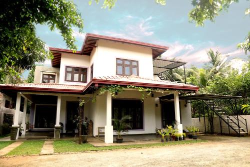 Dambulla Bed & Breakfast | Seasons Villa Sigiriya, Sri Lanka
