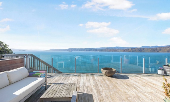 Seatoun House | Seatoun View - 4 bed, 2 bath with spa overlooking Seatoun and Wellington Harbour