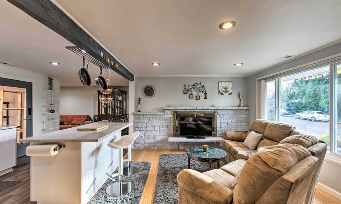 Mountlake Terrace House | Seattle Area Getaway ~ 5 Mi to Puget Sound!