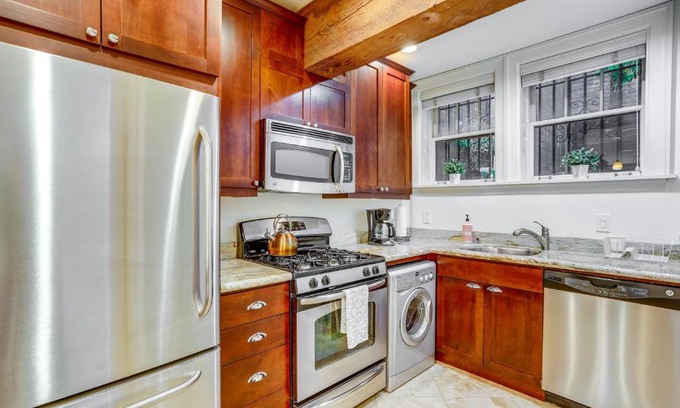 Belltown Apartment | Seattle Condo with Parking, Near Space Needle!