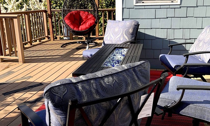 West Seattle House | Seattle's Hippest Music Home