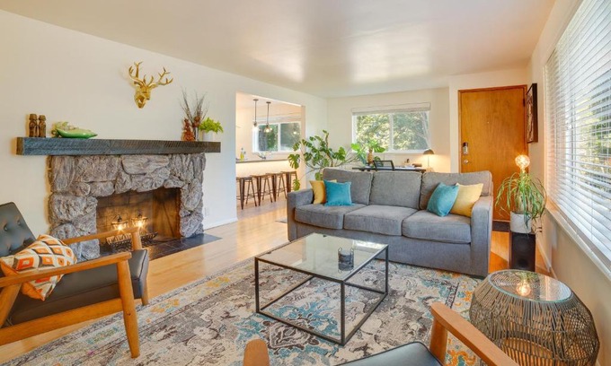 High Point House | Seattle Vacation Home with Hot Tub 5 Mi to Downtown