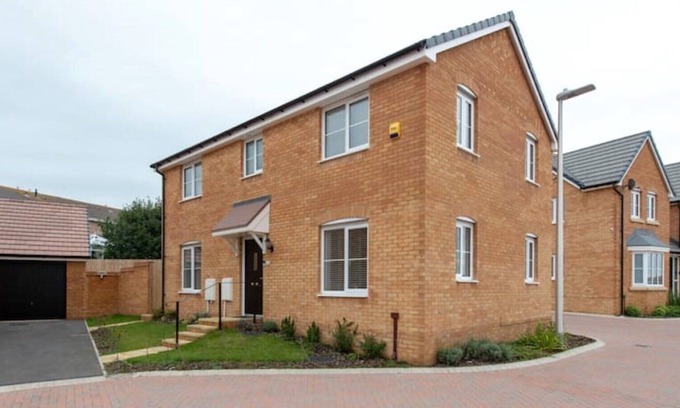 Rhoose House | SeaView - 4 Bedroom New Build House, Rhoose, Near Cardiff