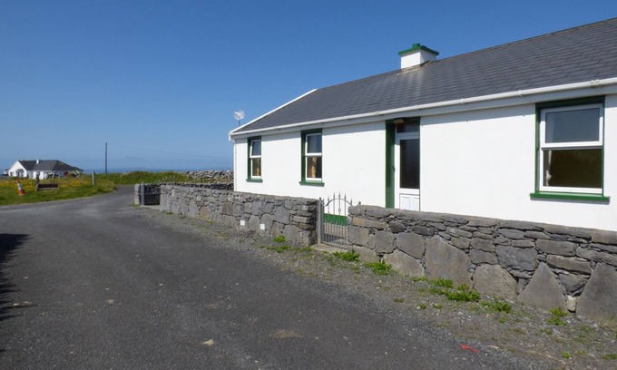 Murroogh House | SEAVIEW COTTAGE, pet friendly, with open fire in Fanore, County Clare