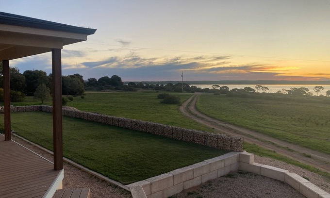Scott House | Seaview Escape - 3 bedrooms, sleeps 7