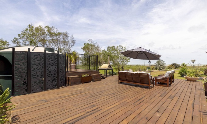 Dundee Beach House | Seaview Holiday Home overlooking Dundee Beach - Sleeps up to 12!