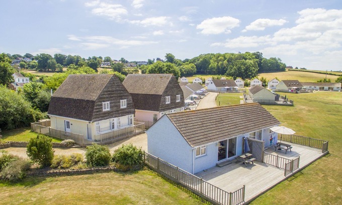 Seaview Cottage | Seaview Holidays - Salterns Village