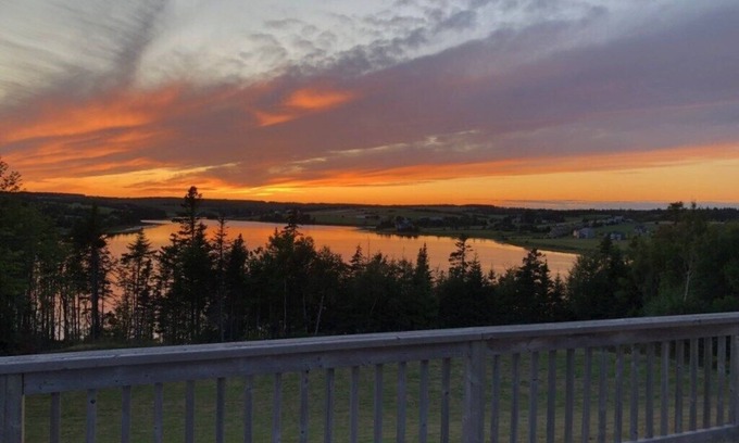 Rusticoville House | SeaView - Home Away From Home