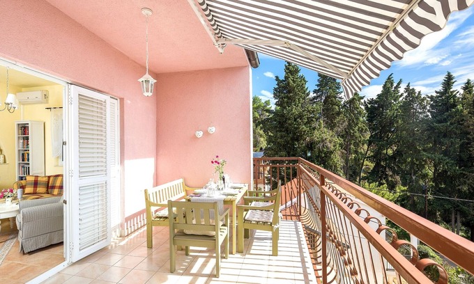 Vrboska Apartment | SeaView Luxury Apartment *Villa Madalena* On The Entire Upper Floor of a Villa