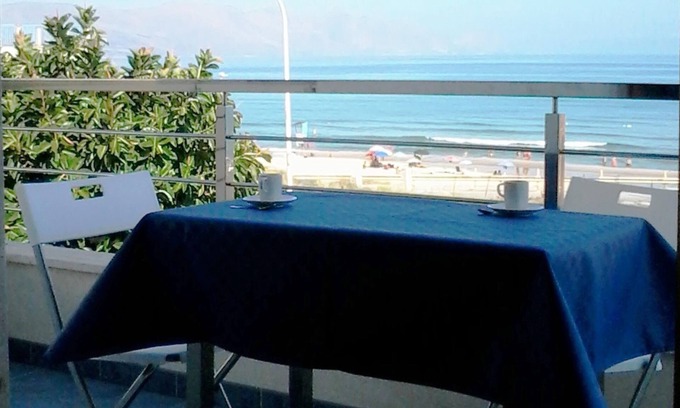 Alcamo Marina House | Seaview modern holiday home in NW Sicily - air conditioning, Wi-Fi, parking, bbq