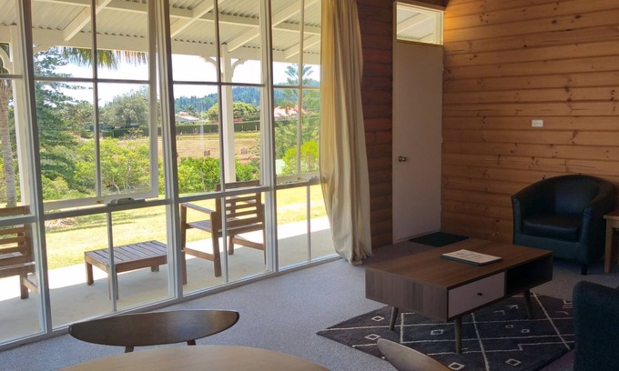 Burnt Pine Hotel | Seaview Norfolk Island