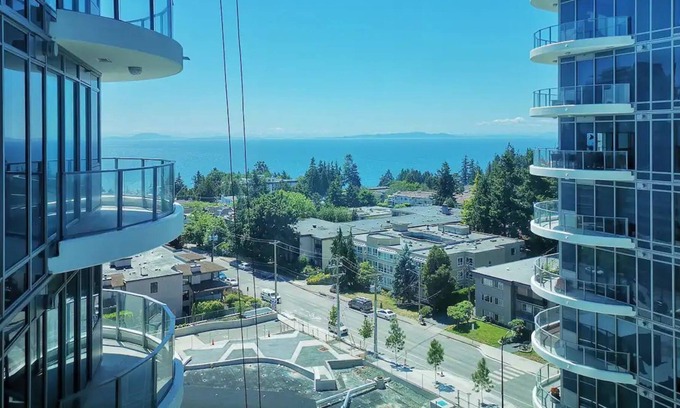 White Rock Condo | Seaview | Semiahmoo Central | Border Bliss Abode
