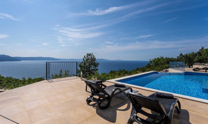 Ripenda Kosi Villa | Seaview Villa Mare Visum in a peaceful location