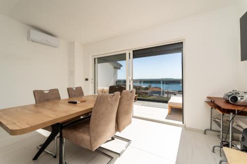 Rtina House | Seaview Villa Summer with private pool & garden