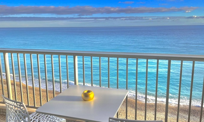 Menton Apartment | "SEAVIEWS BY JENNI MENTON " LA SUITE " Superb brand new apartment on the seafront