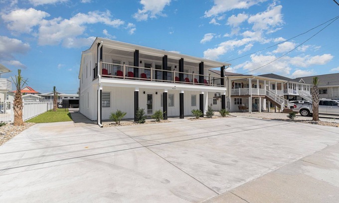 Murrells Inlet House | Seaward: Spacious Beachside Retreat w/Pool & Putting Green!