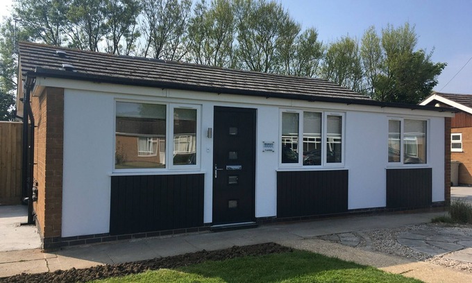 Sutton-on-Sea House | Seaways Holiday Cottage - 3 bed, 2 bath, dog friendly bungalow near beach