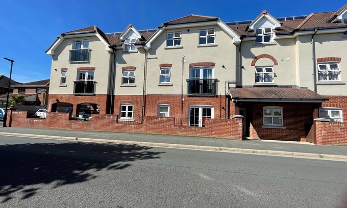 Sandown Apartment | Seaways, in Sandown,for a great relaxing holiday, Family friendly, free parking