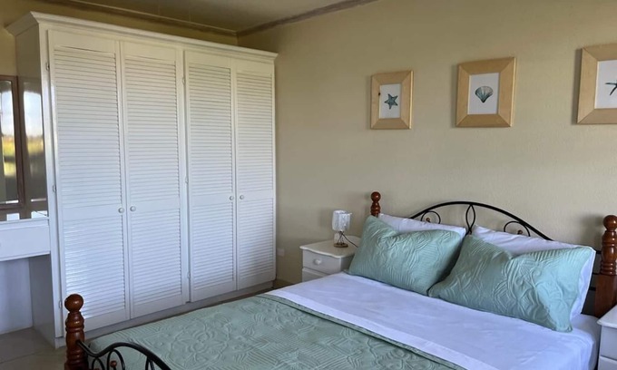Graeme Hall Park Condo | Seawinds - Perfect beachside location for a relaxing getaway on the South coast