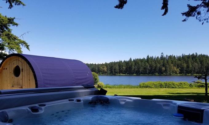 Yellow Point House | Seb's Lakehouse (10 Ft Barrel Sauna -Hot Tub -King Bed)