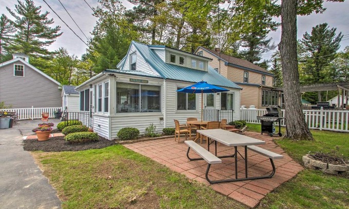 Sebago House | Sebago Lake Cottage with Patio and Beach Access!