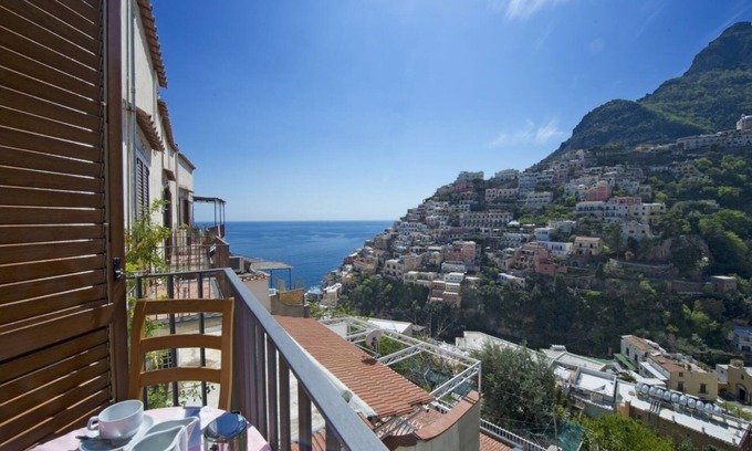 Arienzo Apartment | Sebastien Balcony central Positano