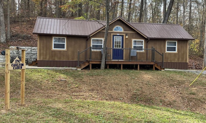 Goreville Cabin | Secluded 1-bedroom cabin in the Shawnee National Forest at the Lake of Egypt.