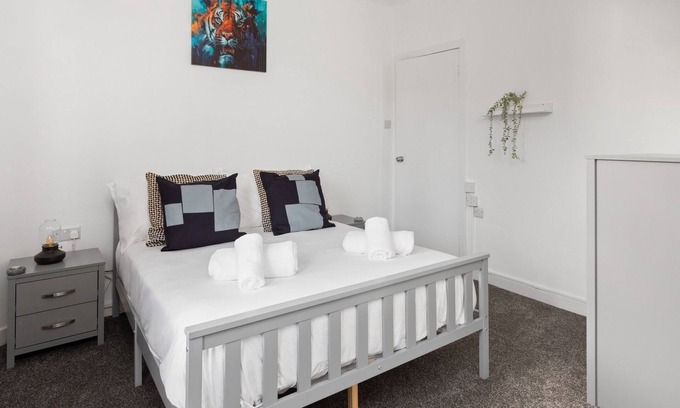 Restalrig Apartment | Secluded 2 bed apartment Edinburgh