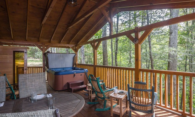 Gatlinburg - Pigeon Forge Cabin | Secluded 2 Bed, Hot Tub, Pool Table, Fire Pit. Enjoy a Fall Getaway!
