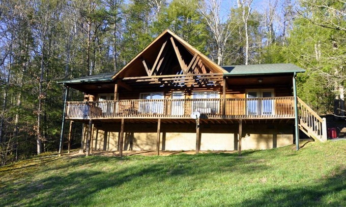 Pittman Center Cabin | Secluded 2 Bedroom Gatlinburg Cabin Near Rocky Top Sports World