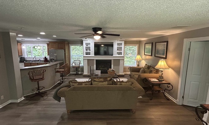Cherokee House | Secluded 4BR House Near Cherokee Casino & Smoky Mountains 2000sf