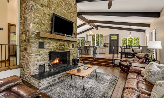 Asheville House | Secluded 4BR Lodge & Historic Cabin Near AVL w/2 Hot Tubs + Biltmore Pass