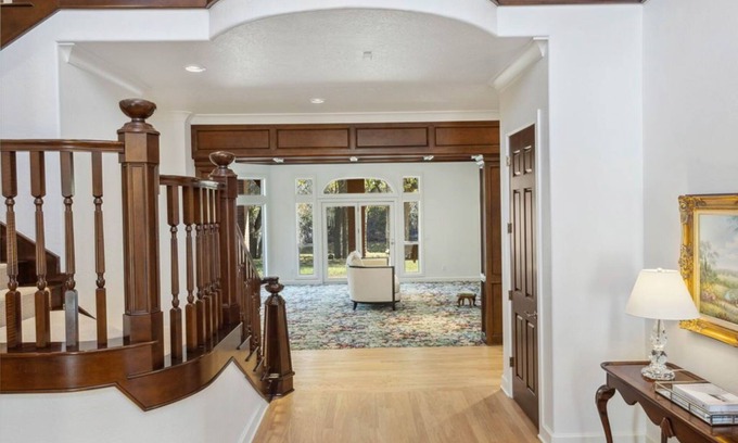 South Oklahoma City House | Secluded 5-Acre Property with a Spacious 6,300 sq ft. 5-Bedroom Home in OKC.