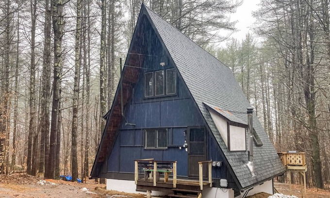 East Jamaica House | Secluded A-frame home near Mt. Snow and Stratton Ski with wood stove & streaming