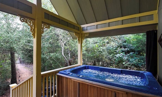 Brenham Cabin | Secluded and Cozy Romantic Cabin with Hot Tub at Scenic Hill Retreat