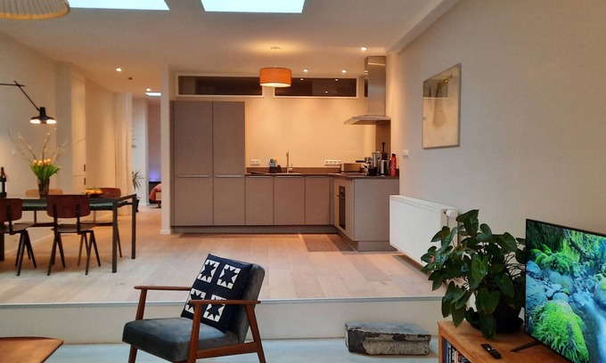 Zuidwal Apartment | Secluded Apartment in The Hague City