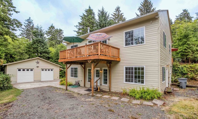 Arch Cape House | Secluded Arcadia Beach Villa has 3 Bedroom Suites, Privacy and Gathering Spaces!