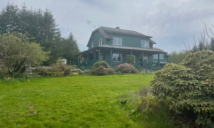 Carrolls House | Secluded Blueberry Farm Retreat on 20 Acres - Wood Fireplace, Dog-Friendly