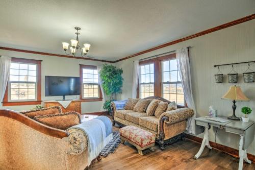 Bonanza House | Secluded Bonanza Home with Antique Furnishings