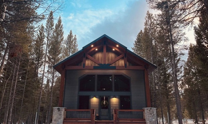 Island Park House | Secluded brand new build close to Yellowstone with hot tub - Black Bear Lodge